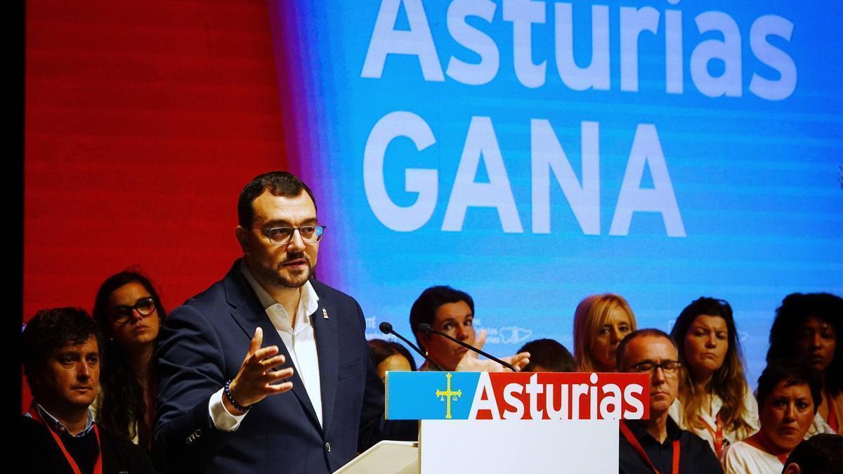 Adrián Barbón durante el comité autonómico de la FSA