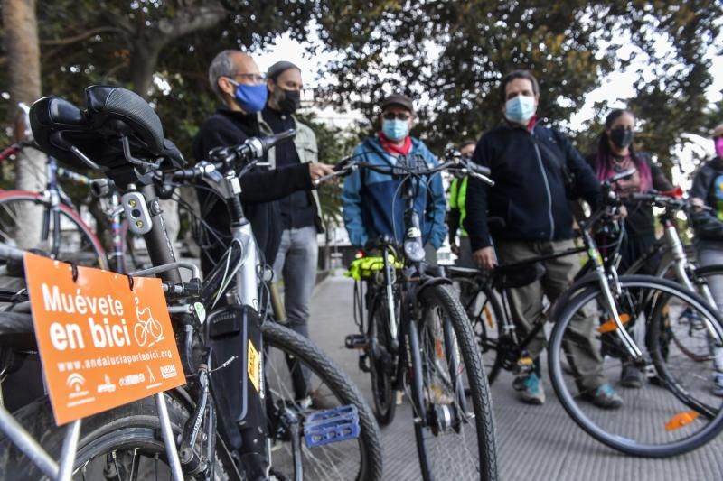 Concentración de bicicletas en el parque San Telmo