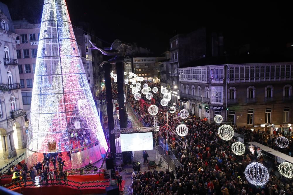 La Navidad arranca en Vigo con el encendido del alumbrado // Ricardo Grobas