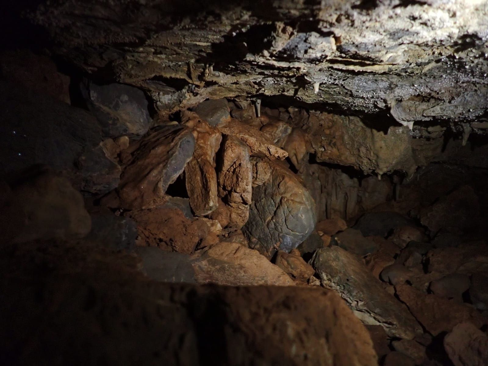 Explora la cueva que escondía el último descubrimiento arqueológico de Castellón