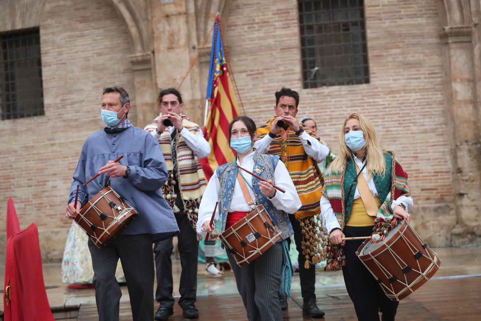 Búscate en el primer día de ofrenda por la calle de la Paz (entre las 17:00 a las 18:00 horas)