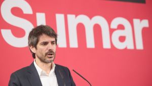 Archivo - El portavoz de Sumar, Ernest Urtasun, durante una rueda de prensa en el Espacio Rastro, a 17 de febrero de 2025, en Madrid (España).