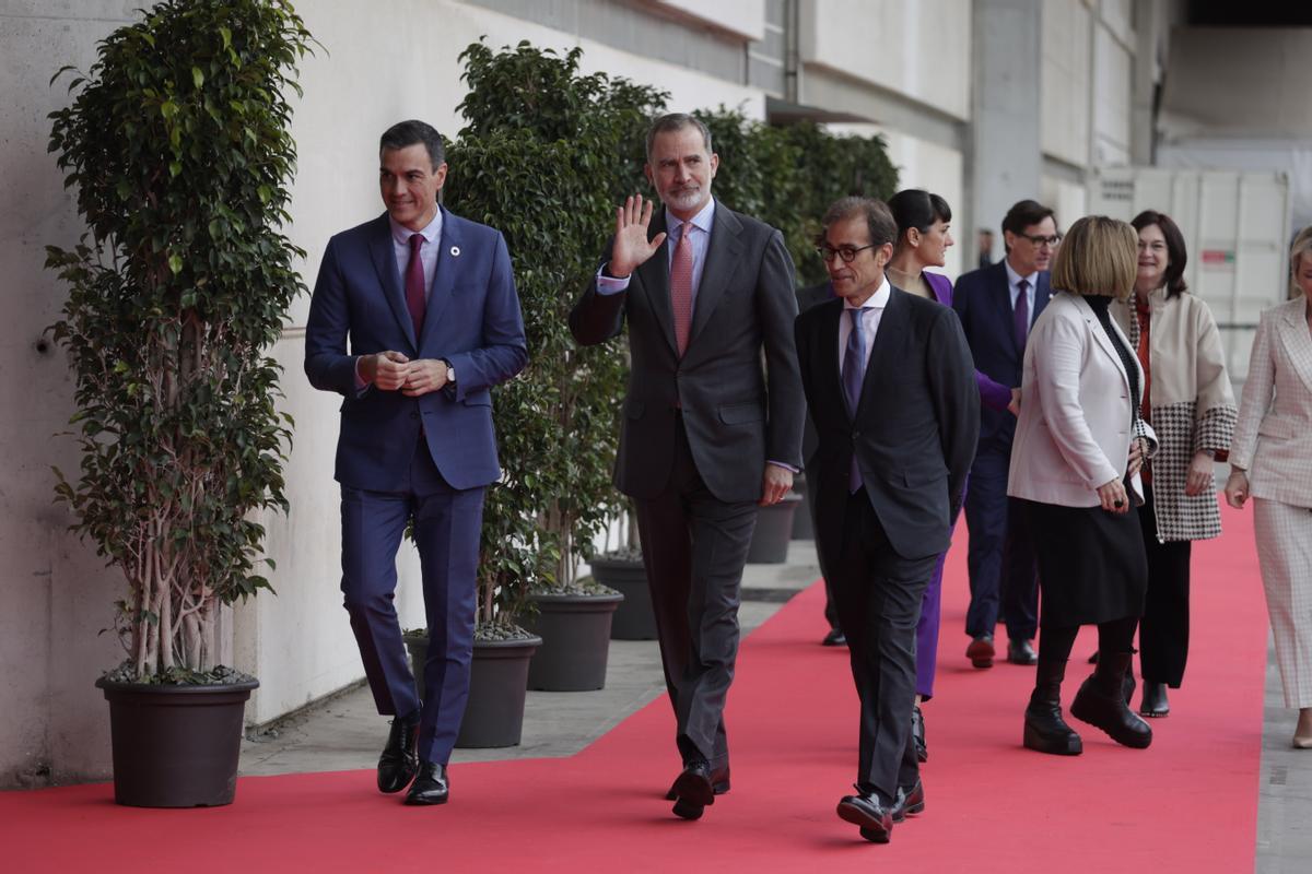 El rey Felipe VI y Pedro Sánchez, presidente del Gobierno, en la inauguración del Mobile World Congress 2023