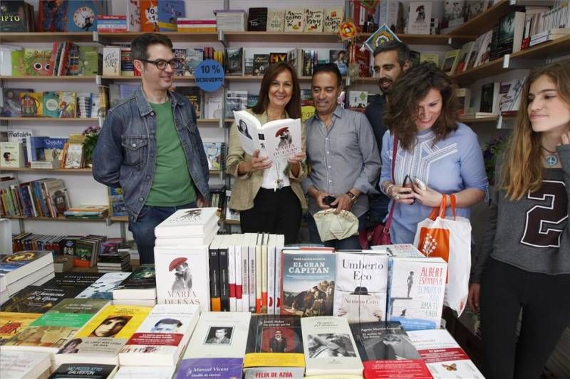 GALERÍA DE FOTOS / Arranca la Feria del Libro de Córdoba