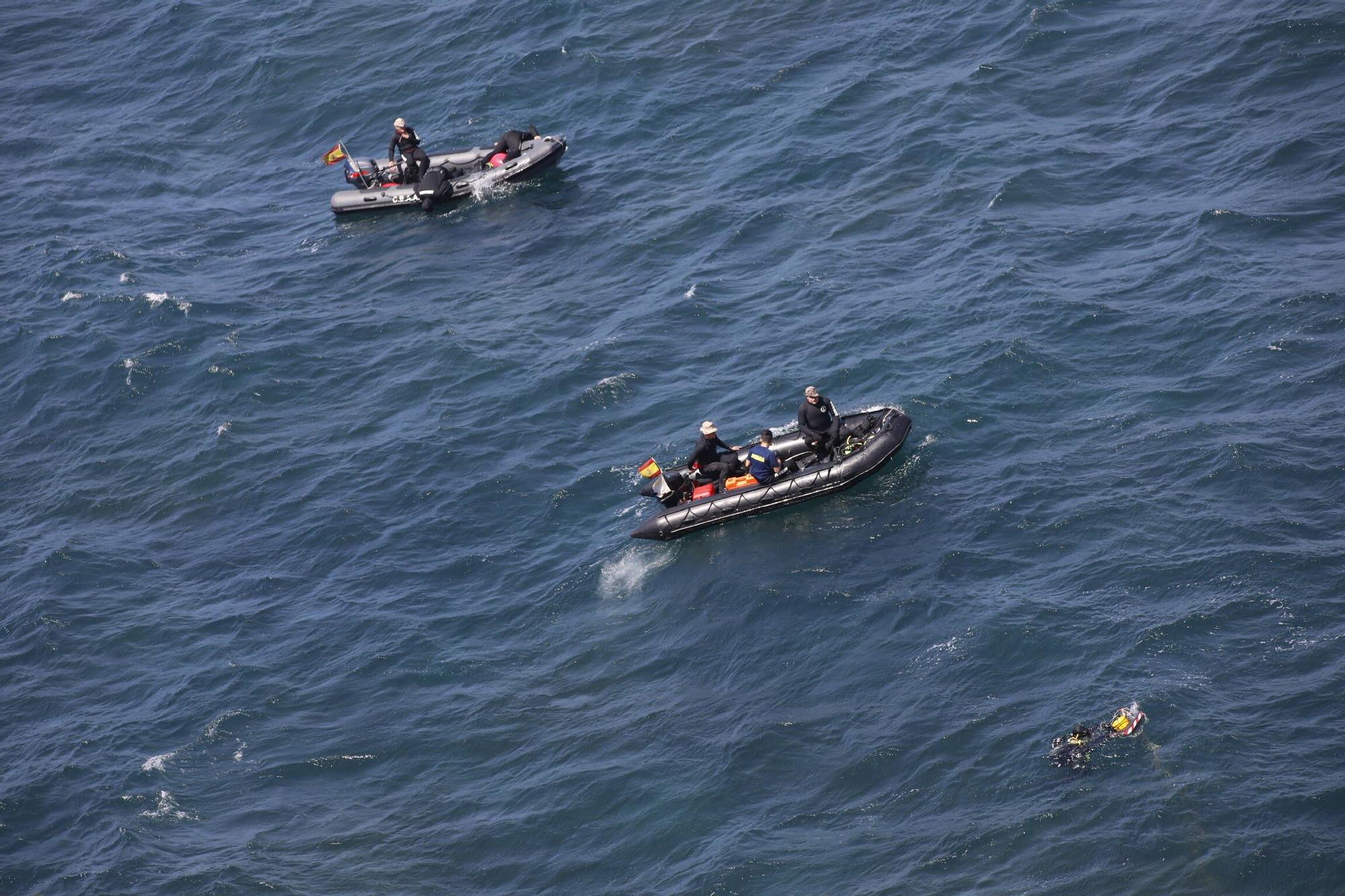 En imágenes: Así fueron las labores de desactivación de tres obuses en la costa de Gijón