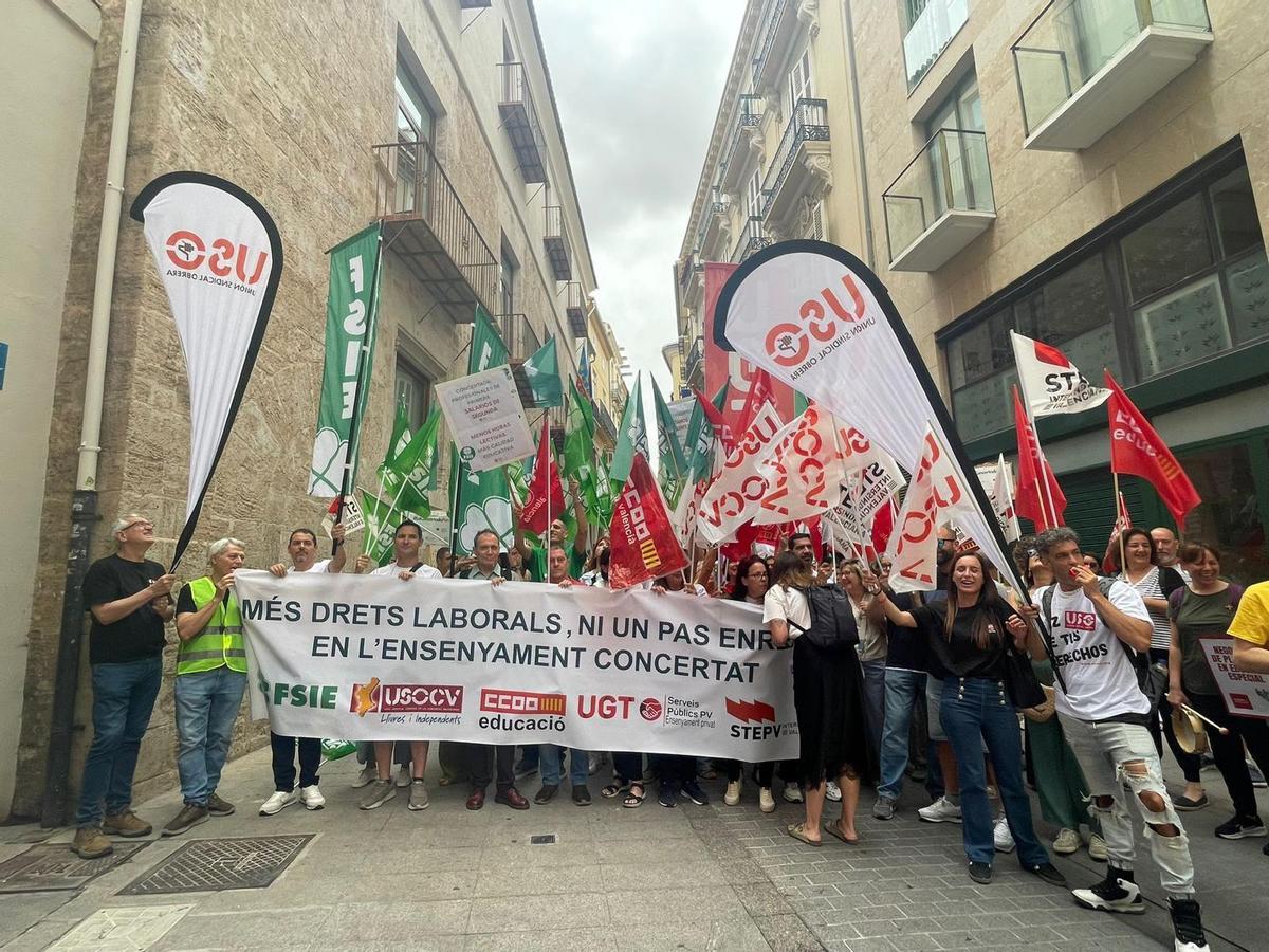 Manifestación de la concertada ante la Conselleria de Hacienda