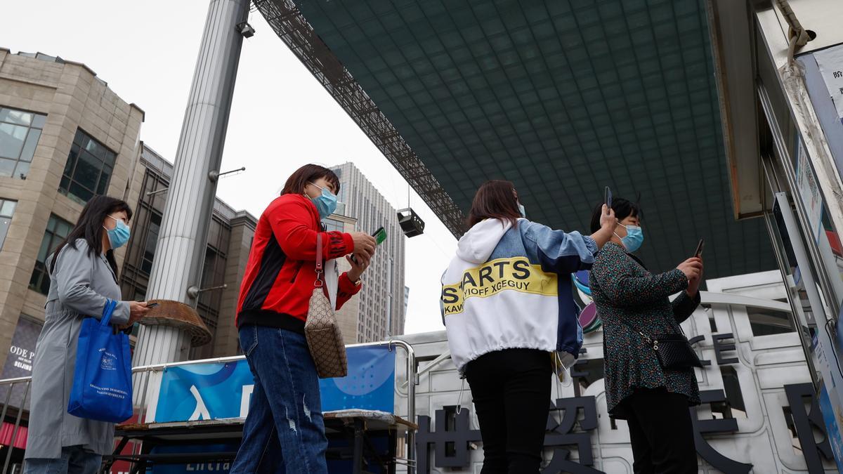 China suma cinco muertes y 237 nuevos contagios de covid, 222 locales