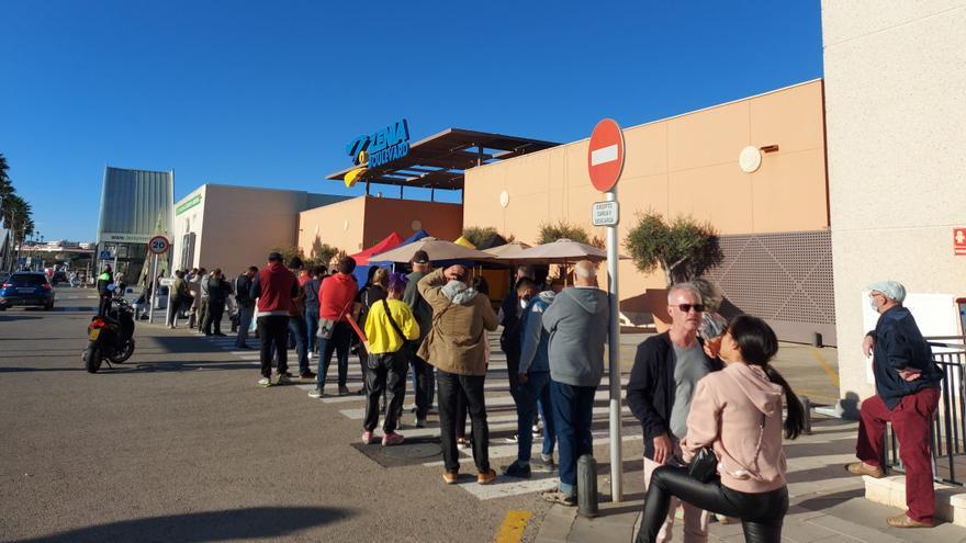 Nueva campaña de vacunación contra el covid en el centro comercial de La Zenia sin cita previa