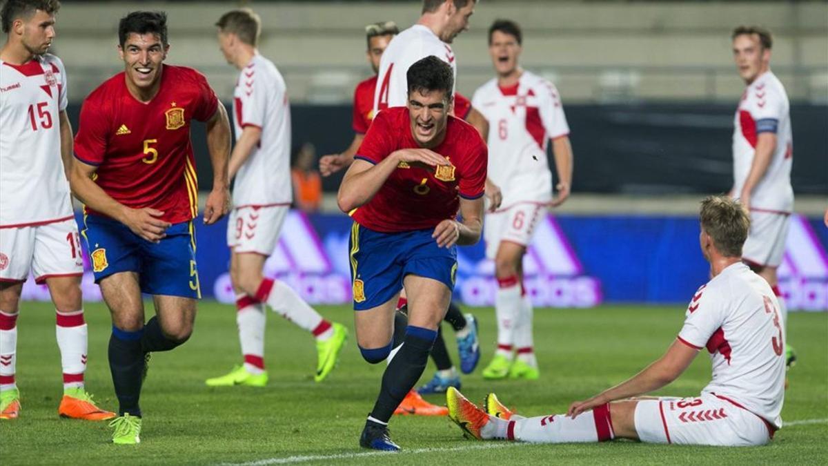 Mikel Merino celebra el primer gol de España Sub'21, que suponía el empate