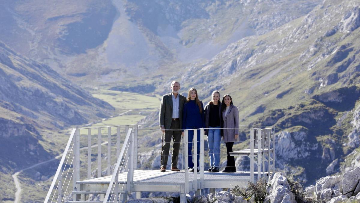 La Familia Real visita Sotres, premio "Pueblo Ejemplar" 2024