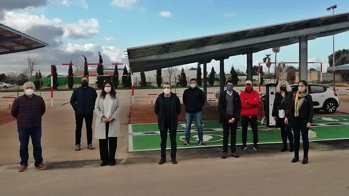 Juan Pedro Yllanes junto a diversas autoridades ayer durante la presentación de la herramienta.