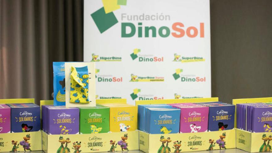 La colección Calcetines solidarios sale a la venta con un fin benéfico.