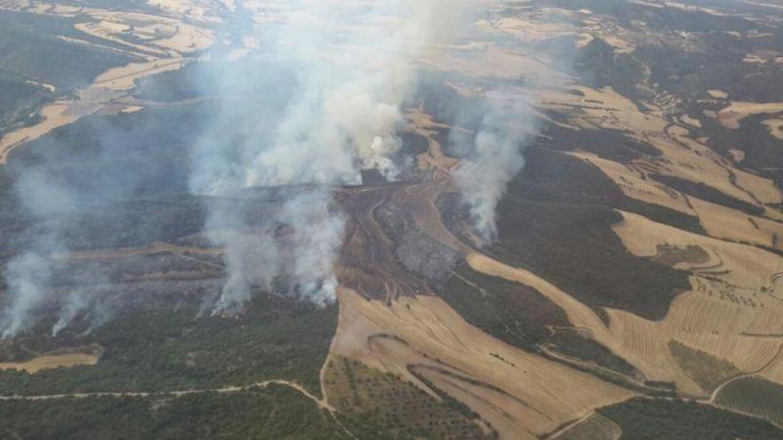 Dos vehículos, el origen de los incendios de Alcampell y Hoz y Costean