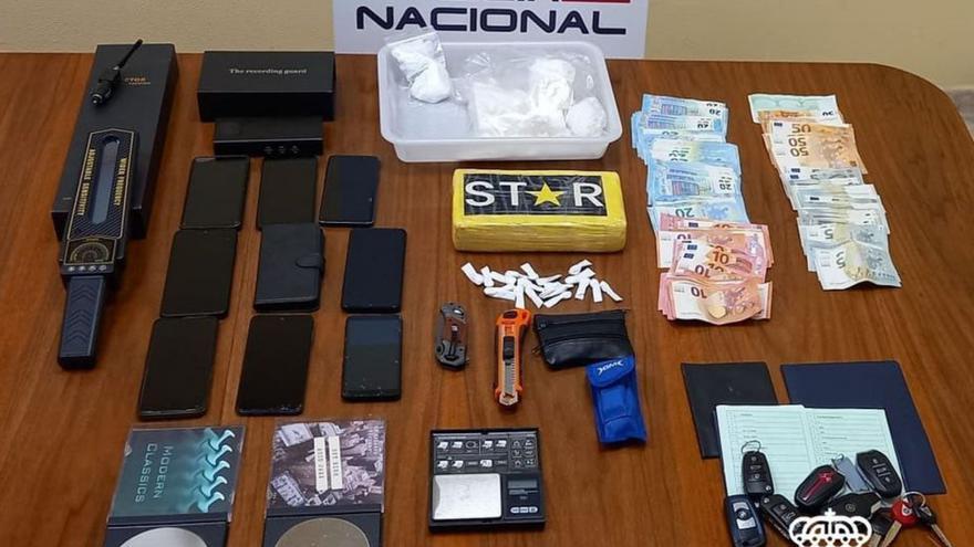 Material incautado por la Policía Nacional de Ourense.   | // FDV