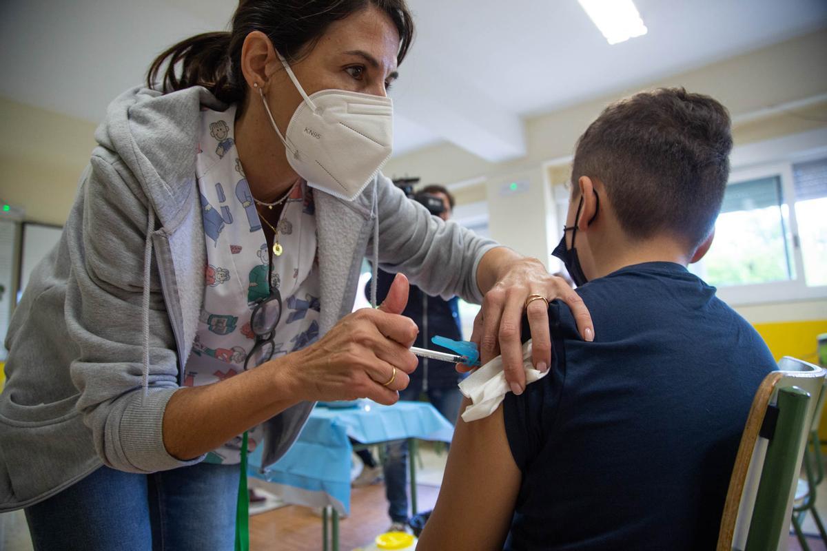 Arranca la vacunación de los niños de nueve a once años en colegios de Alicante