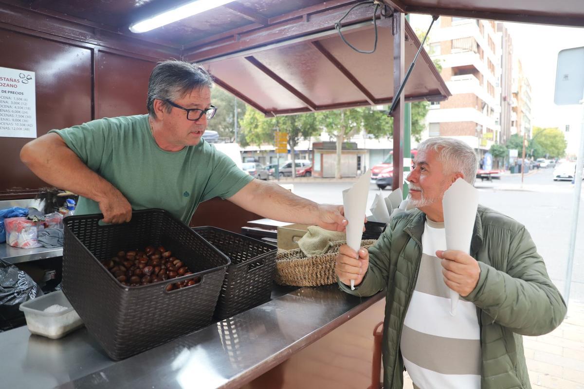 Córdoba vuelve a saborear las tradicionales castañas asadas