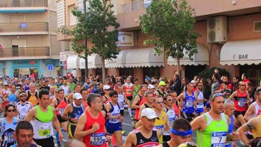 Un momento de la última edición de la Mitja Marató de Santa Pola.