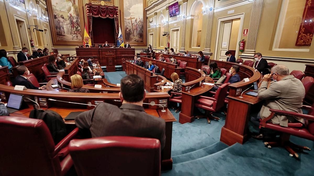 Una sesión del pleno del Parlamento de Canarias durante esta legislatura.
