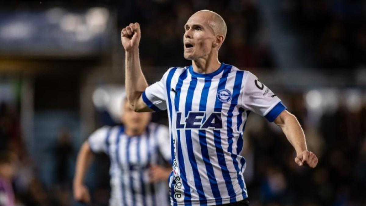 Resumen, goles y highlights del Alavés 1 - 0 Tenerife de la jornada 33 de LaLiga Smartbank