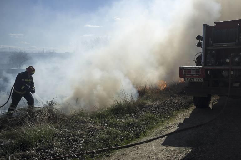 Incendio en los aledaños de El Ermitaño