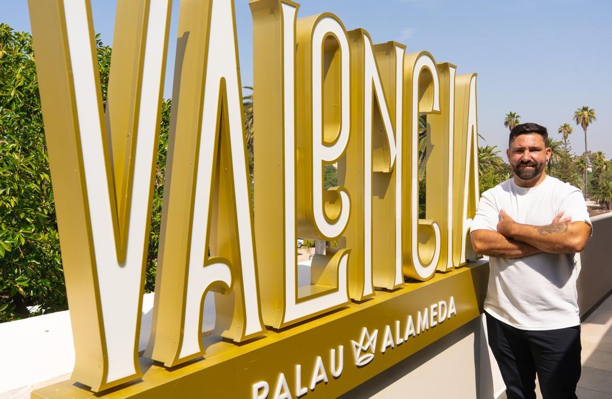Luis Valls llega a Palau Alameda.