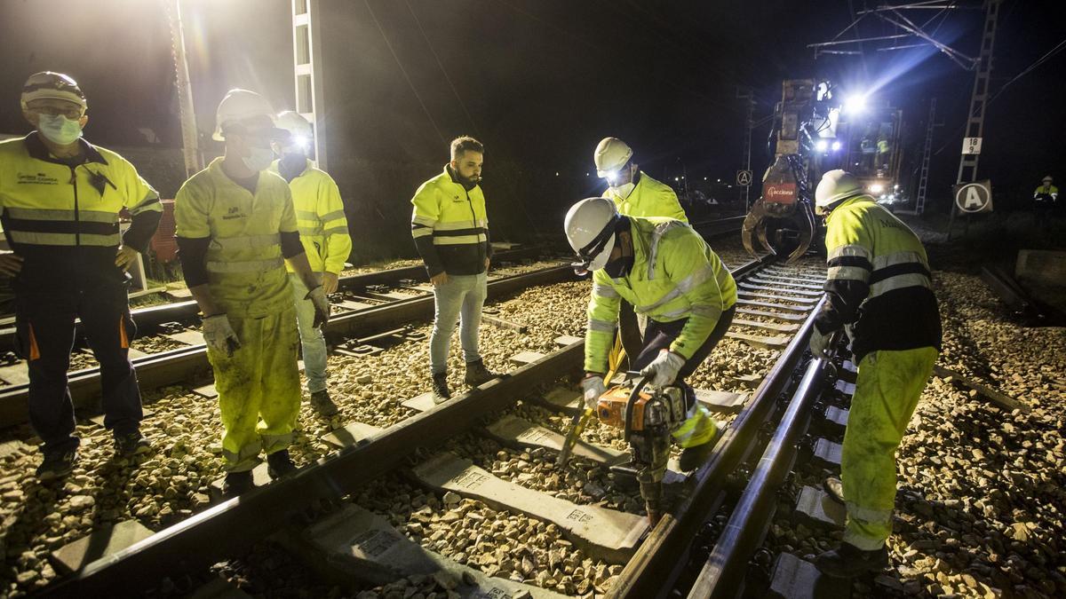 Obras del tercer hilo ferroviario en el tramo de Castelló-València.