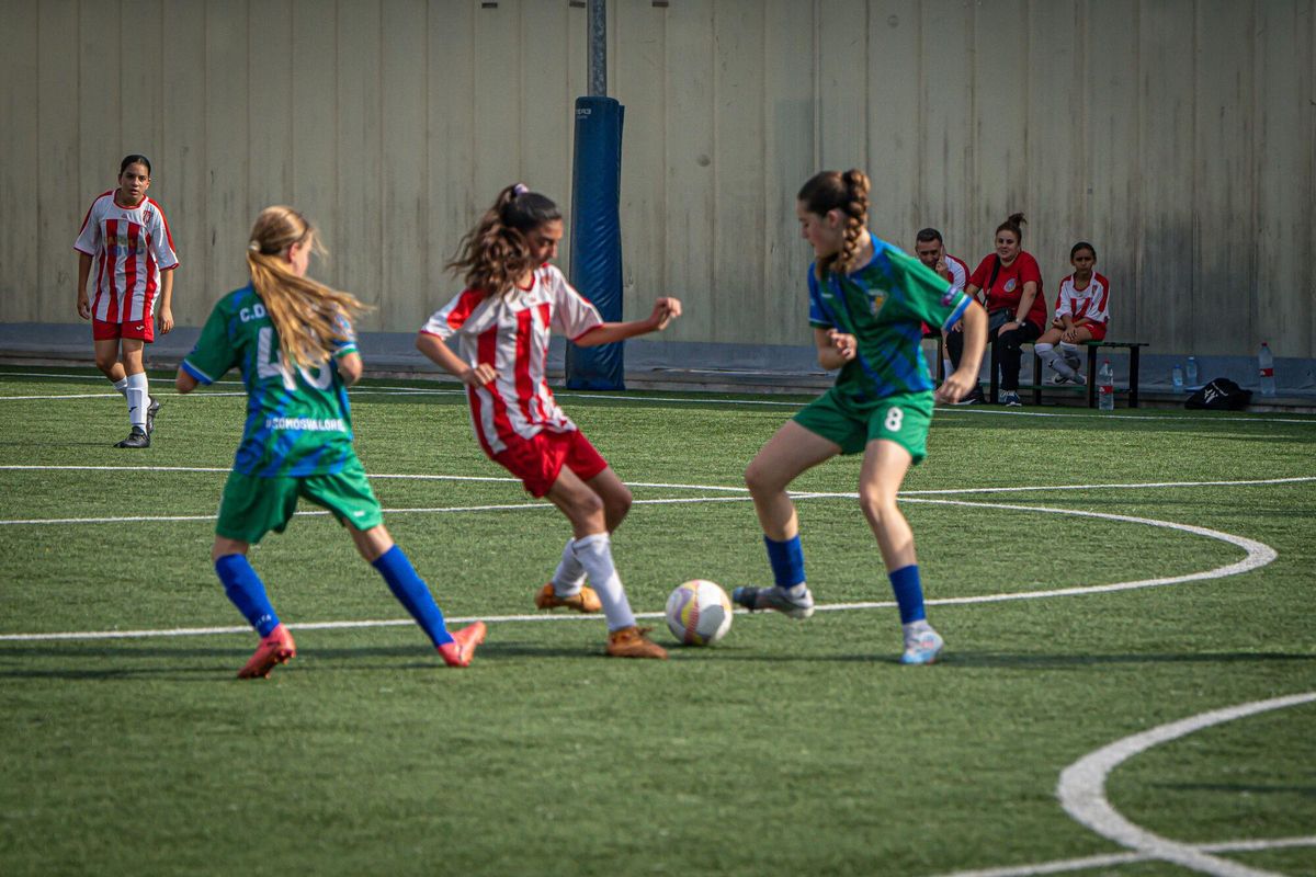 Las niñas gitanas lideran el cambio del fútbol femenino en La Mina