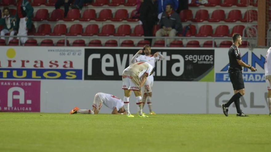 La plantilla del Mallorca descendió en Anduva, un estadio que la temporada que viene también será de Segunda B.