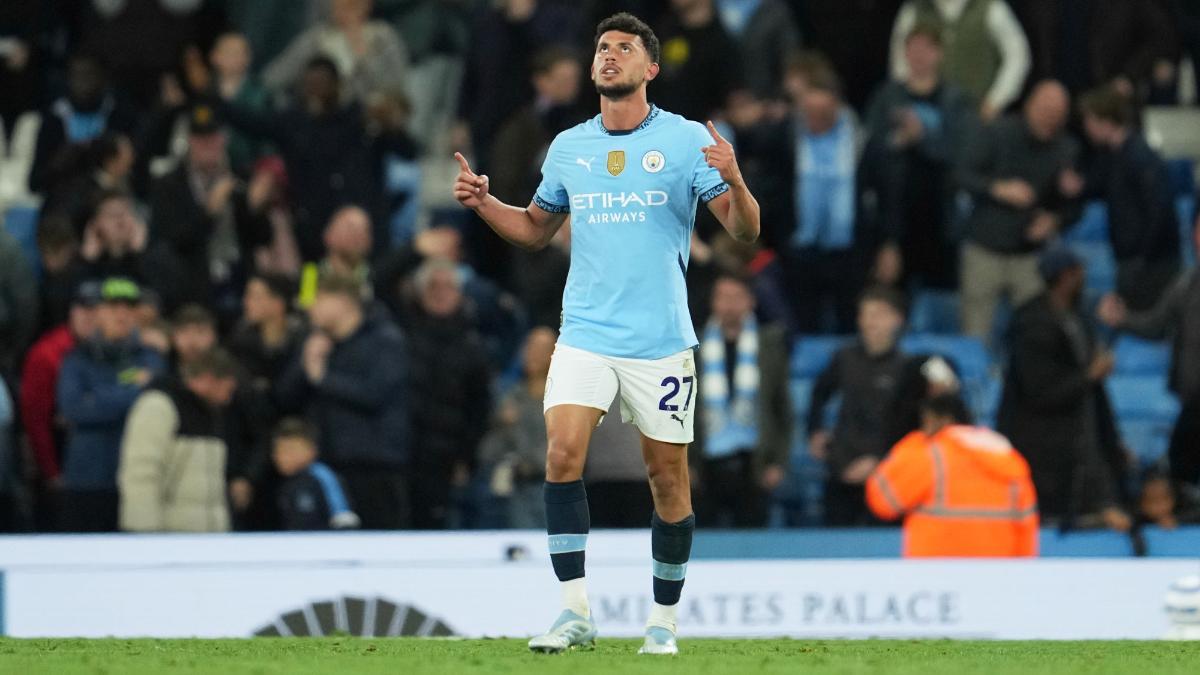 Matheus Nunes celebra el tanto contra el Aston Villa