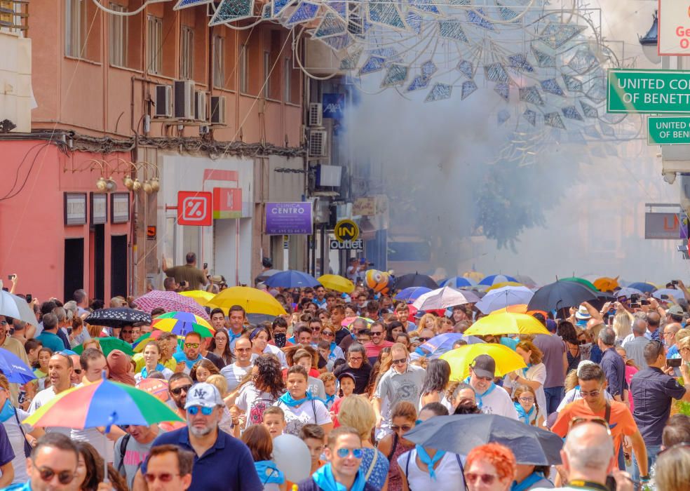 Multitudinaria participación en la tradicional carrera del Ayuntamiento a la plaza Castelar con motivo de la festividad de la Virgen de la Salud