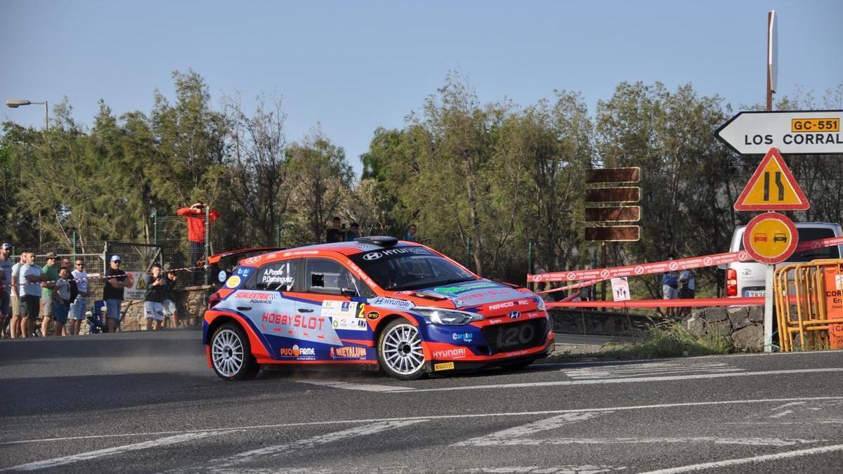 Toñi Ponce y Pedro Domínguez, a los mandos de un Hyundai i20 Rally2