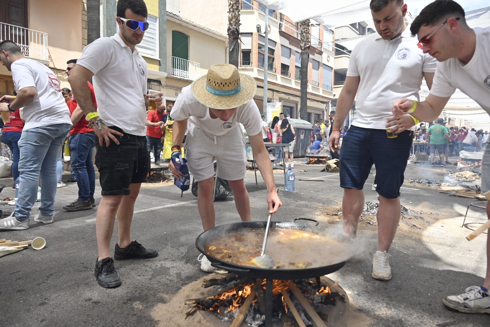 Búscate en la galería de imágenes del concurso de paellas por las fiestas de Sant Pasqual en Vila-real