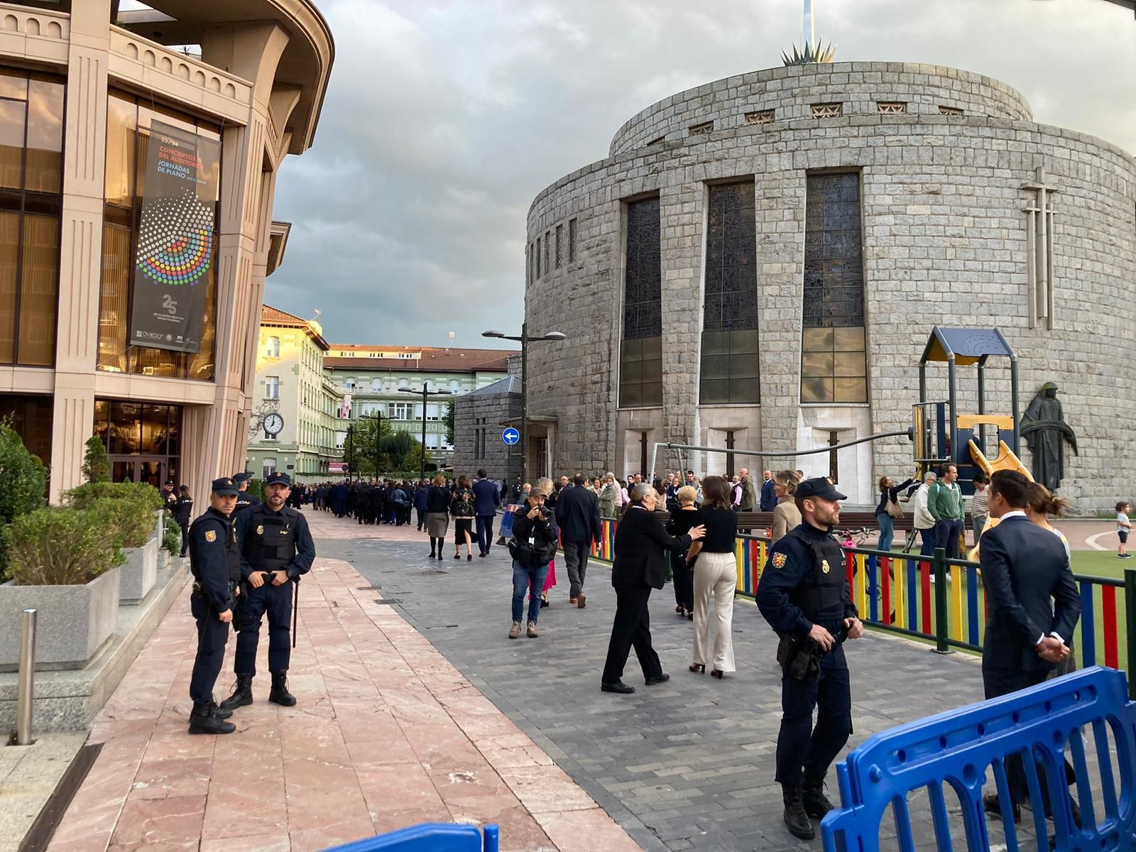 EN IMÁGENES: La Familia Real asiste en Oviedo al concierto de los premios "Princesa de Asturias"