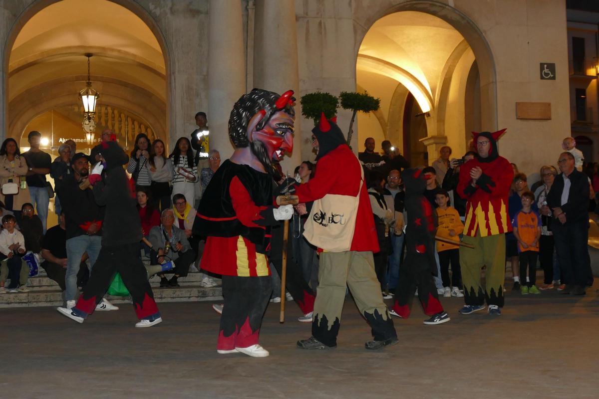 EN IMATGES | L'Entxipa't i la Diabòlica encenen la primera jornada de les Fires i Festes de la Santa Creu