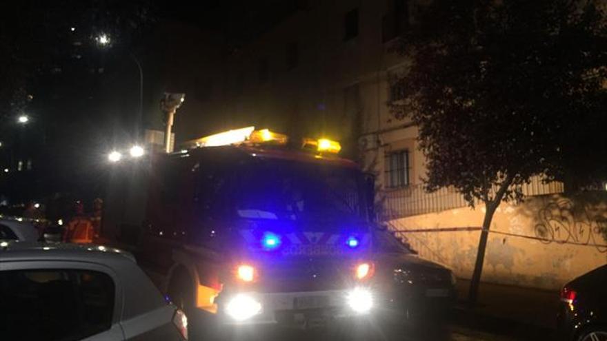 Explota una caja de luz en un bloque de Ronda del Carmen