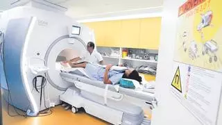 Solo uno de cada cuatro pacientes que esperan más de lo que fija la ley reclaman al SES