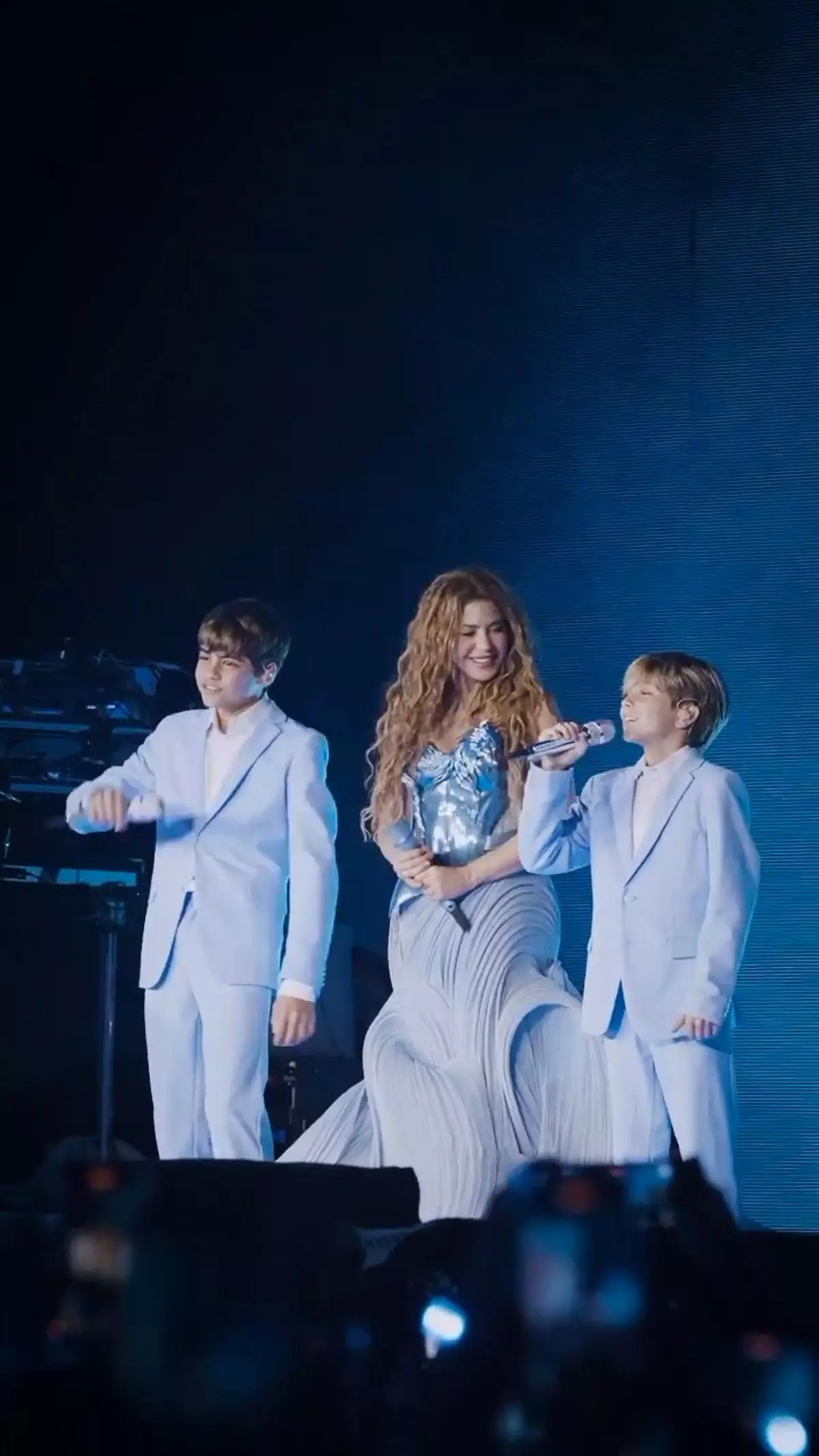 Shakira canta 'Acróstico' junto a sus hijos, Milan y Sasha, en directo en Argentina
