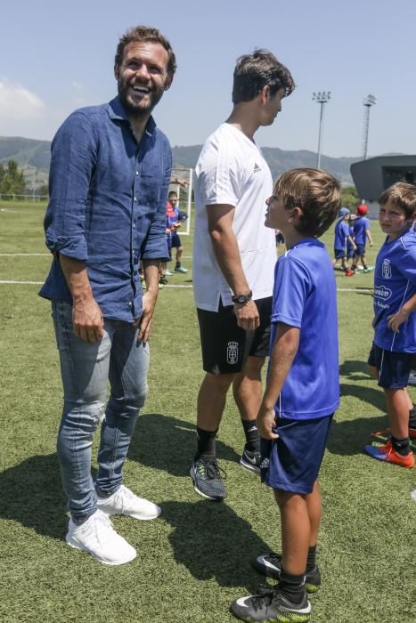 Visita de Mata al campus del Real Oviedo