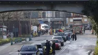 Crónica del caos vivido en los accesos a ArcelorMittal en Avilés por la huelga de las auxiliares: "No queremos causar daños"