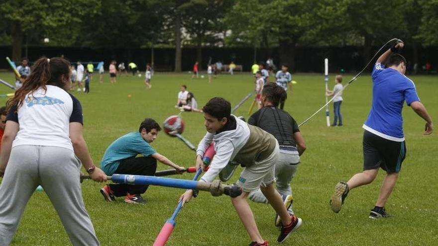 El uso de parques para prácticas como el &quot;jugger&quot; se regula para evitar conflictos