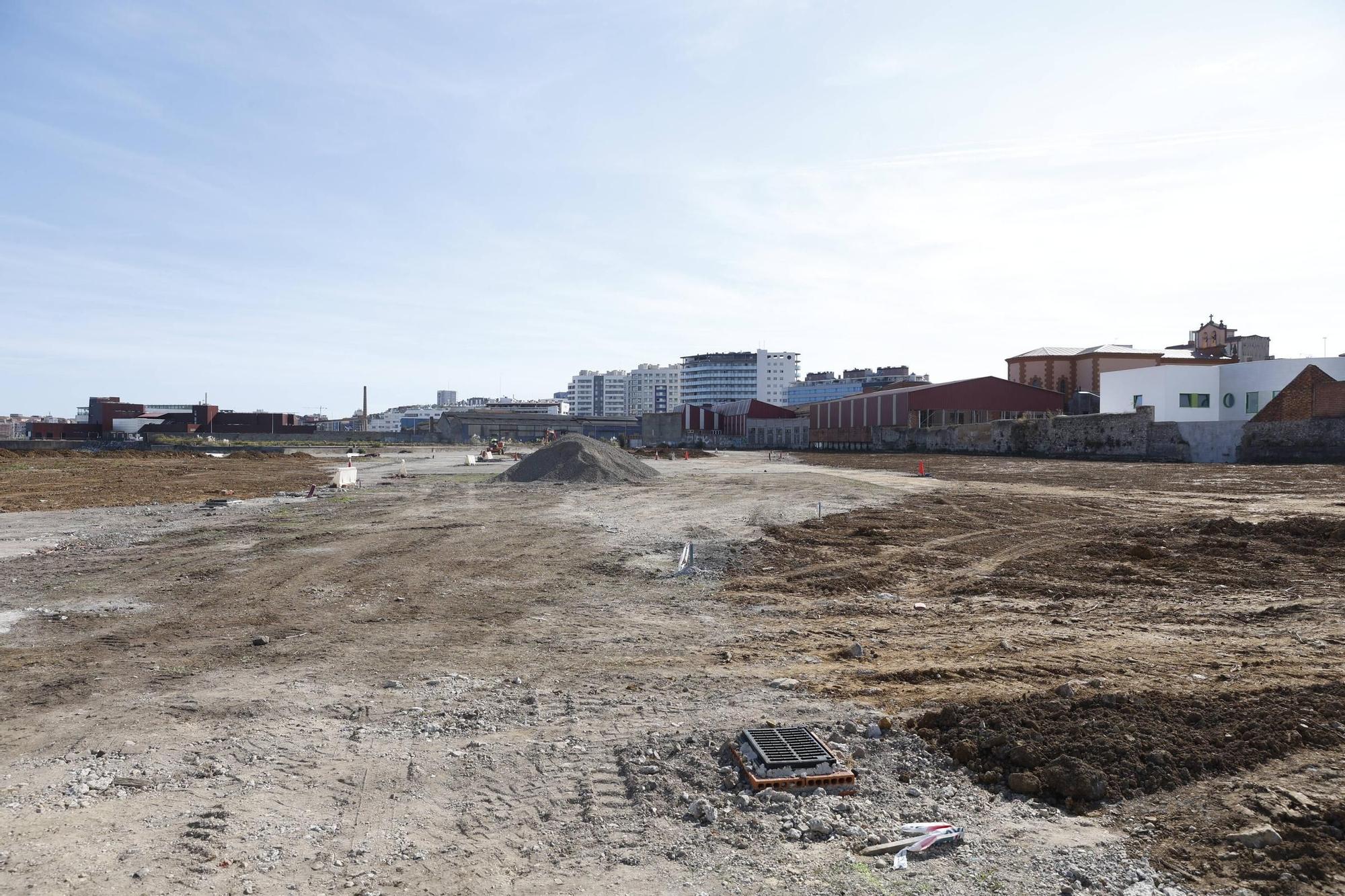 Así avanzan los trabajos en los terrenos de Naval Gijón (en imágenes)