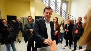 Mañueco y Feijóo celebran una victoria en Castilla y León con más votos y representación que en 2022