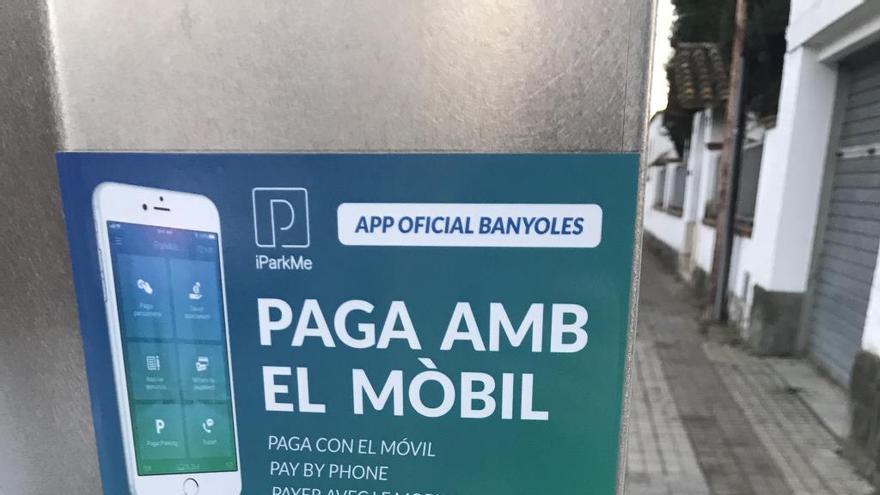 Cartell informatiu sobre l&#039;app per aparcar a Banyoles.