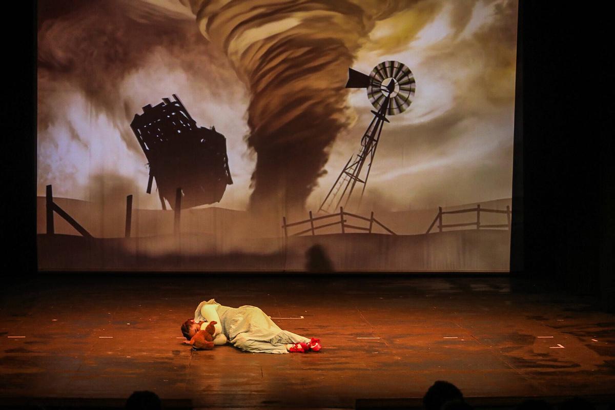 Zamora. Teatro Principal XIII Muestra Provincial de Teatro Escolar Obra "The Wicked Wizard of Oz" de la Escuela de Arte y Superior de Diseño de Zamora