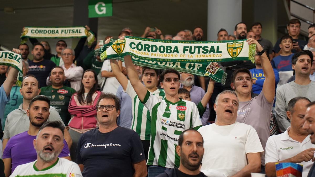 Aficionados en Vista Alegre en el partido entre el Córdoba Futsal y el Jimbee Cartagena.