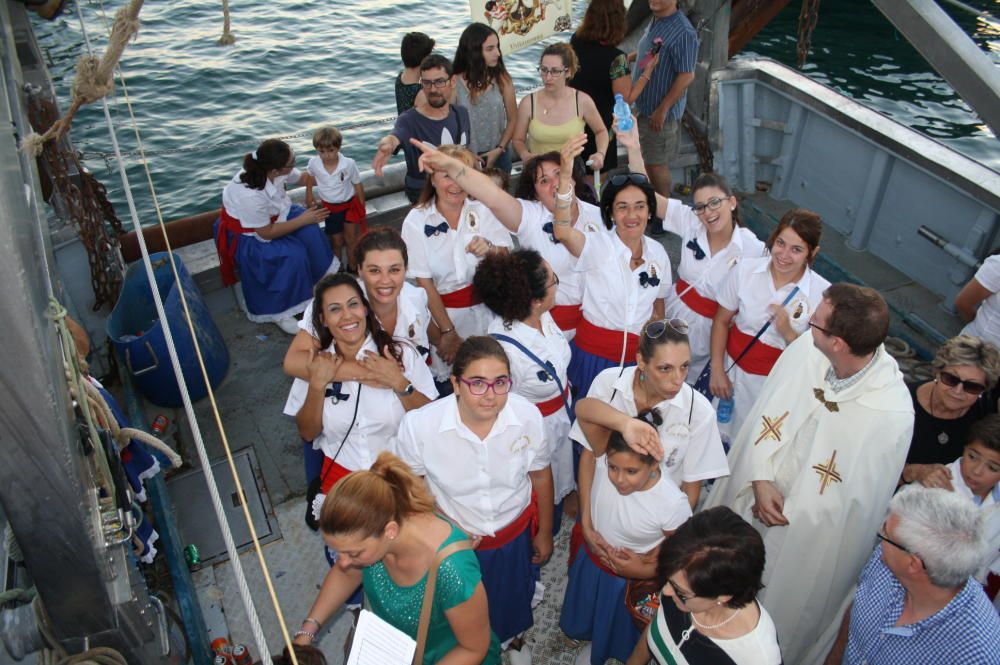 Centenares de personas festejan la festividad de la Virgen del Carmen en La Vila