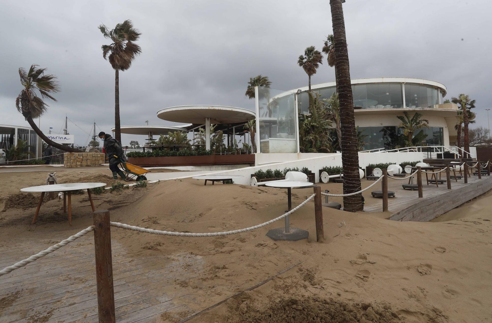 Así ha quedado La Malvarrosa por el fuerte temporal