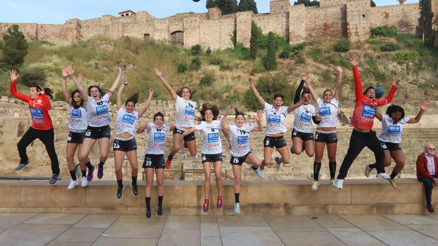 Las jugadoras del Rincón Fertilidad  saltan, a los pies de La Alcazaba, a la Copa de la Reina.