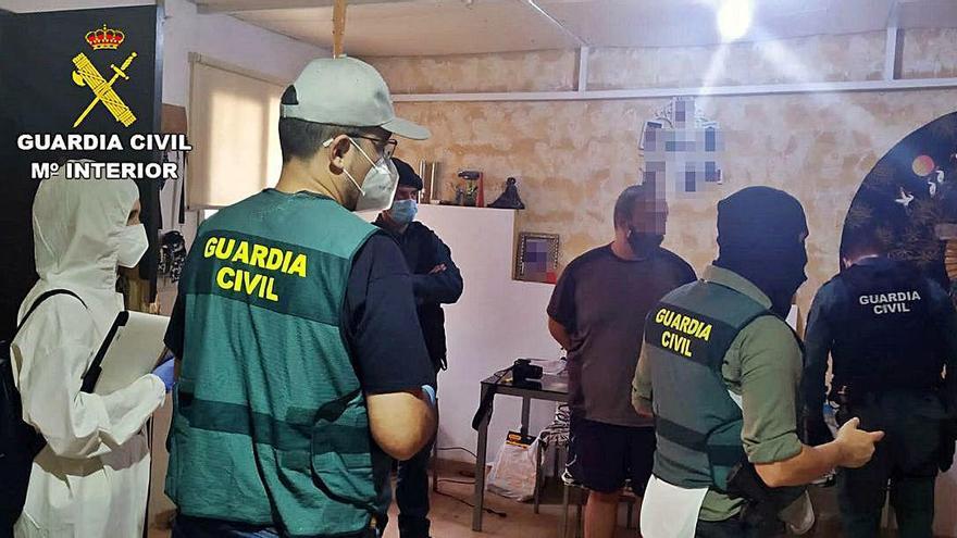 Cuatro detenidos en Mazarrón, entre ellos un menor, por vender droga en dos locales