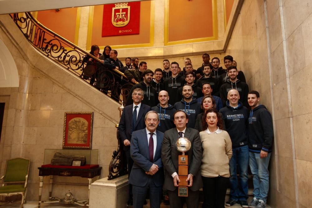 Recepción al Unión Financiera Oviedo en el Ayuntamiento tras ganar la Copa.